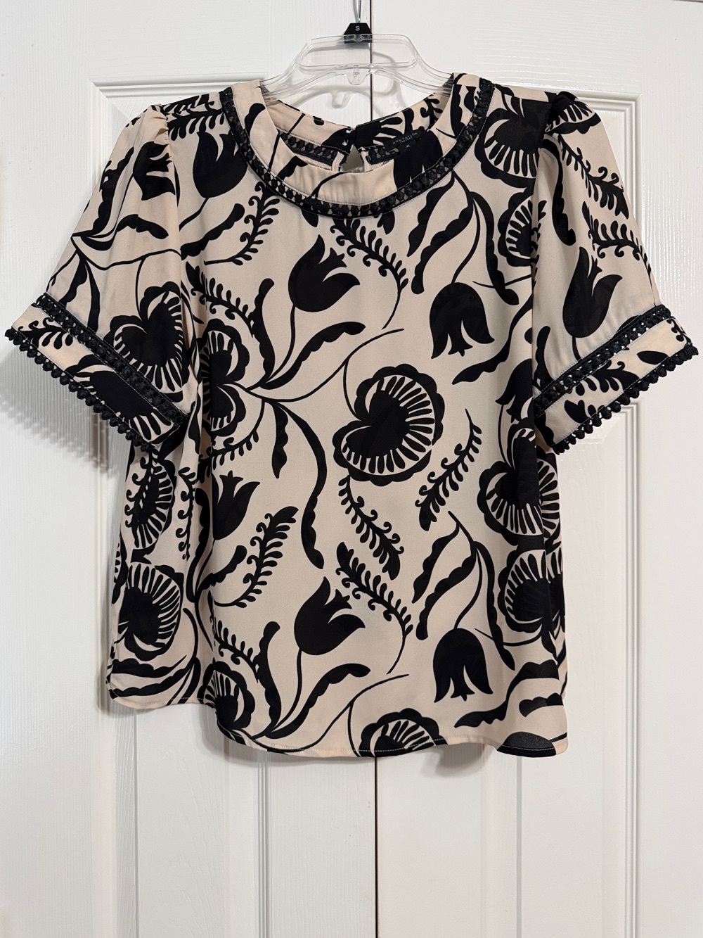 Ann Taylor Beige and Black Floral Blouse Size XL